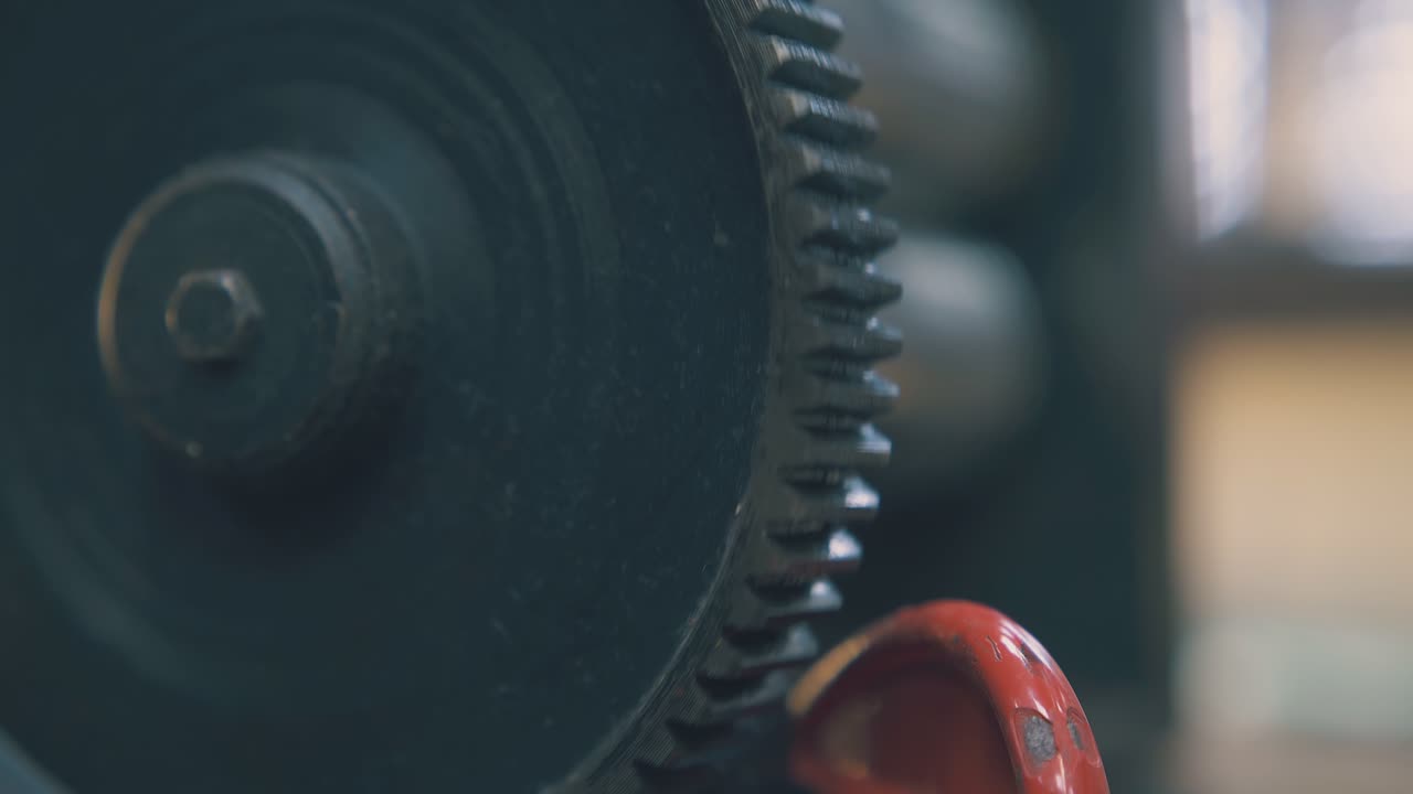 forge-rolling machine with shaft operates in jewelry shop