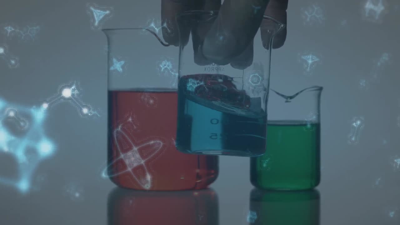 animación de estructuras moleculares en primer plano de una mano que sostiene un vaso lleno de productos químicos