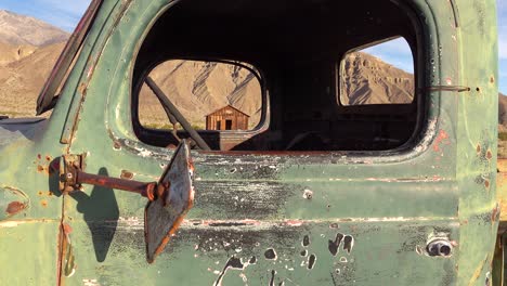 2020 - la vieja camioneta charles manson se encuentra en el desierto cerca del valle de la muerte del rancho barker 3