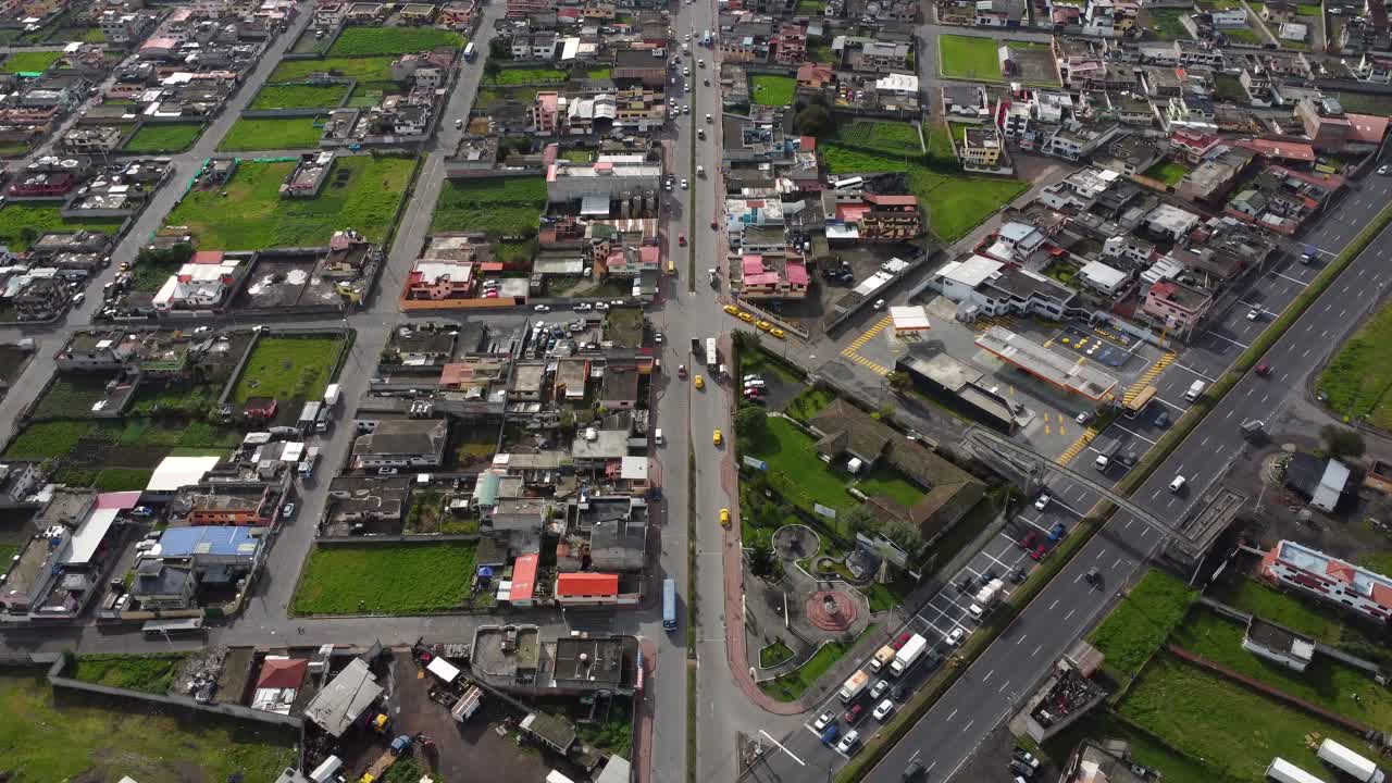 drone revela ocupado la panamericana sur e35 carretera ciudad machachi ecuador