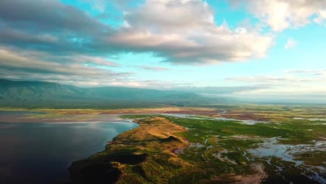 paisaje natural y sereno lago natron en gregory rift, tanzania