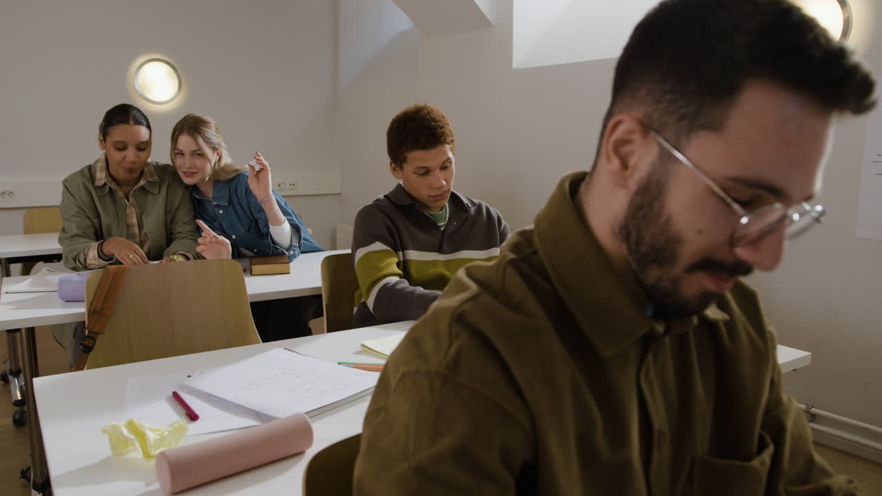 студенты в классе