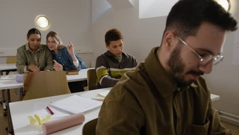 estudiantes en un aula