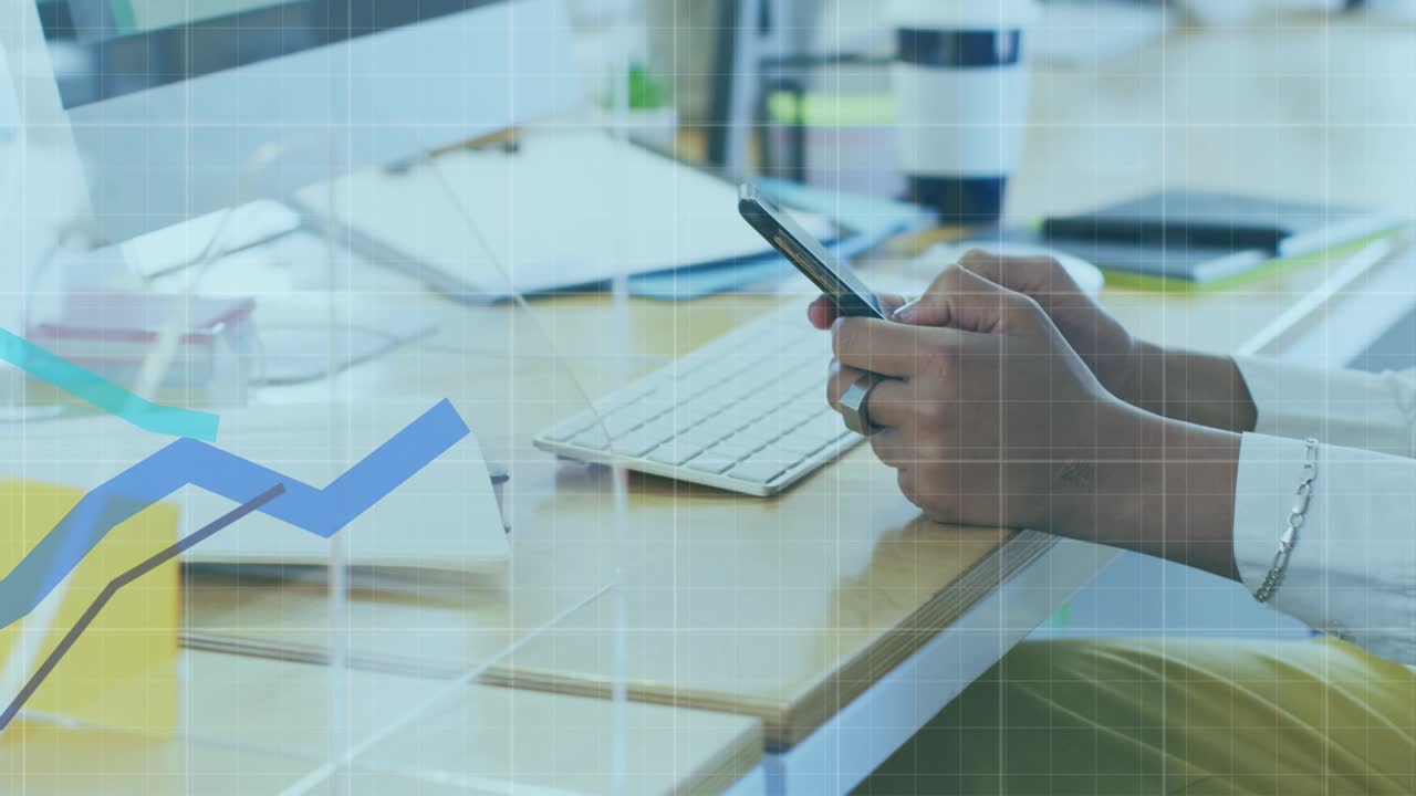 animación de una interfaz digital que muestra estadísticas con una mujer usando un teléfono inteligente en una oficina