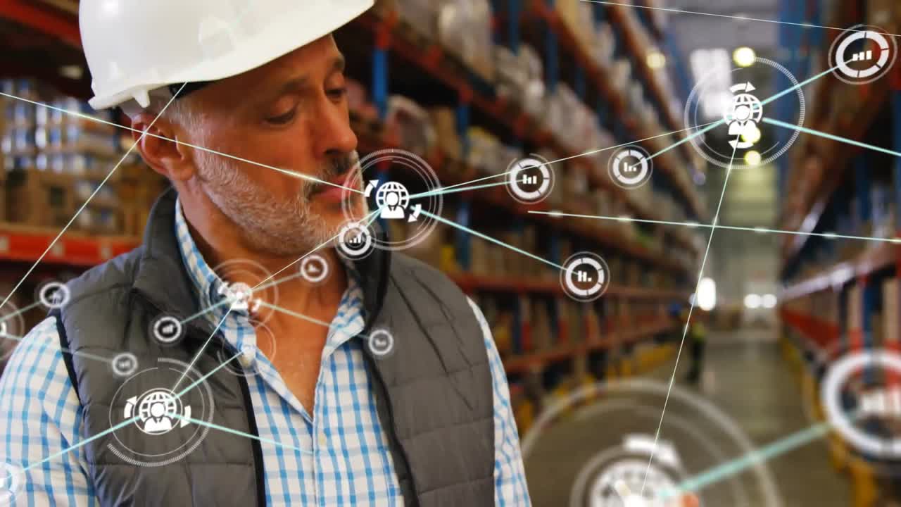 animación de redes de conexiones con iconos sobre el hombre que trabaja en el almacén