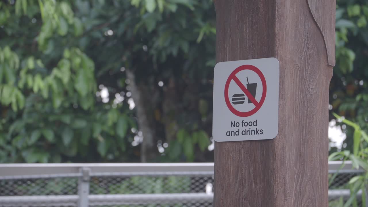 No Food and Drinks Sign