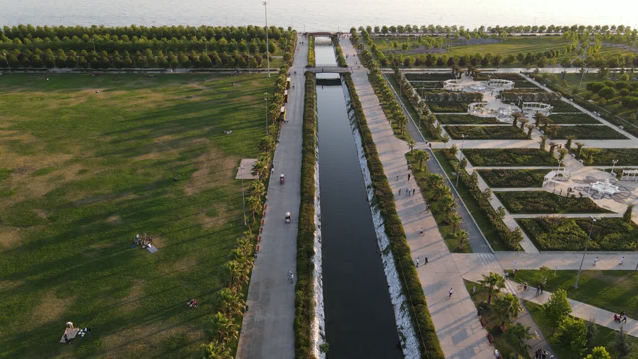 vista aérea puesta del sol parque junto al mar 1