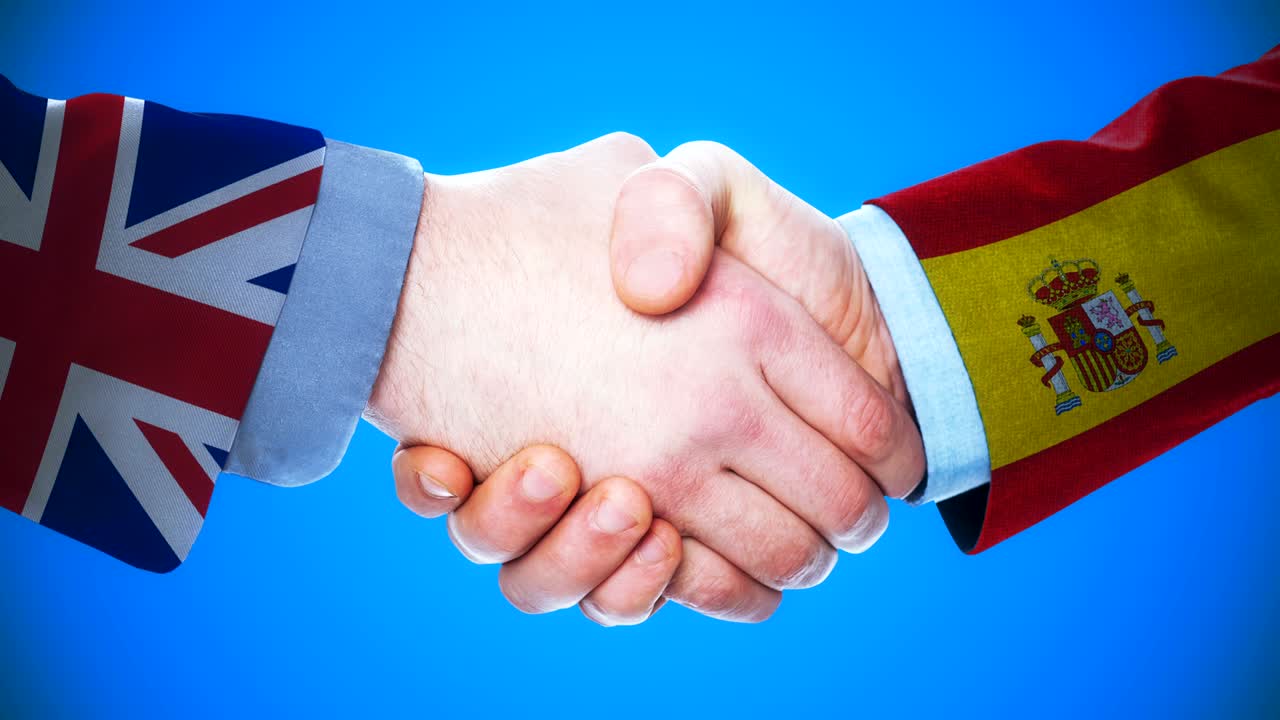 reino unido - españa apretón de manos animación conceptual sobre países y política con el canal matte /