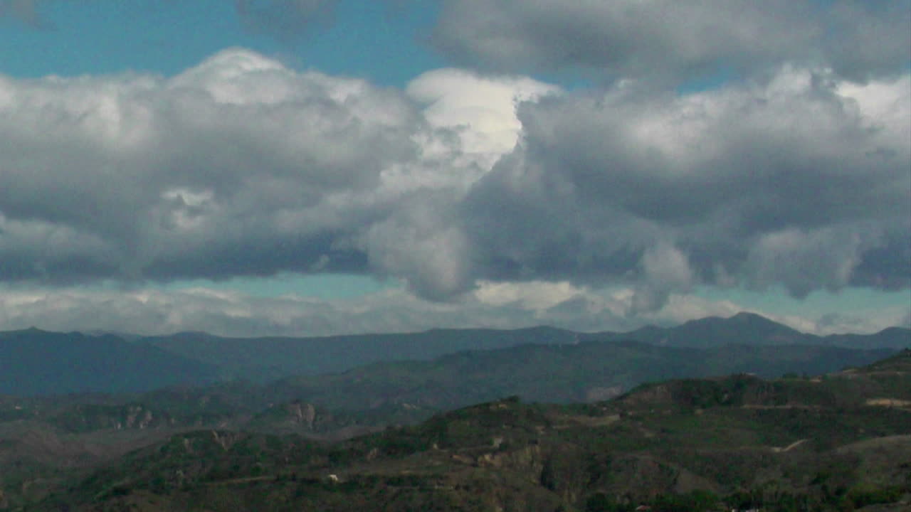таймлапс облаков над горами