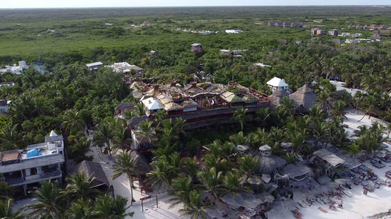 zona hotelera tulum mexico kanan hermosa playa arena mar oceano selva verde sudamerica
