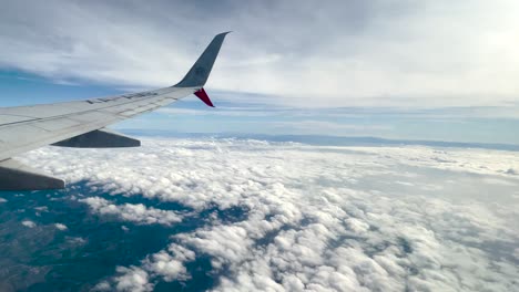 Toma-De-Asiento-De-Ventana-Sobre-Nubes-Sobre-Nubes-Cumulus-Nimbus