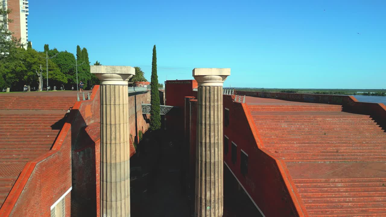 로사리오 아르헨티나 산타페 지방에서 드론으로 촬영된 도시 항공 사진, 파라나 강의 전망, 스페인 공원