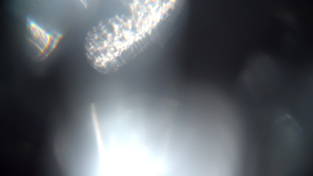 Perdite di luce astratte ed effetti luce lente su sfondo nero