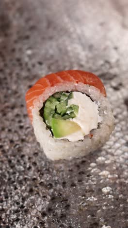 salmon sushi roll