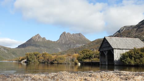 Timelapse-of-famous-hut-at-Dove-Lake,-Cradle-Mountain-Tasmania-on-bright-winters-day