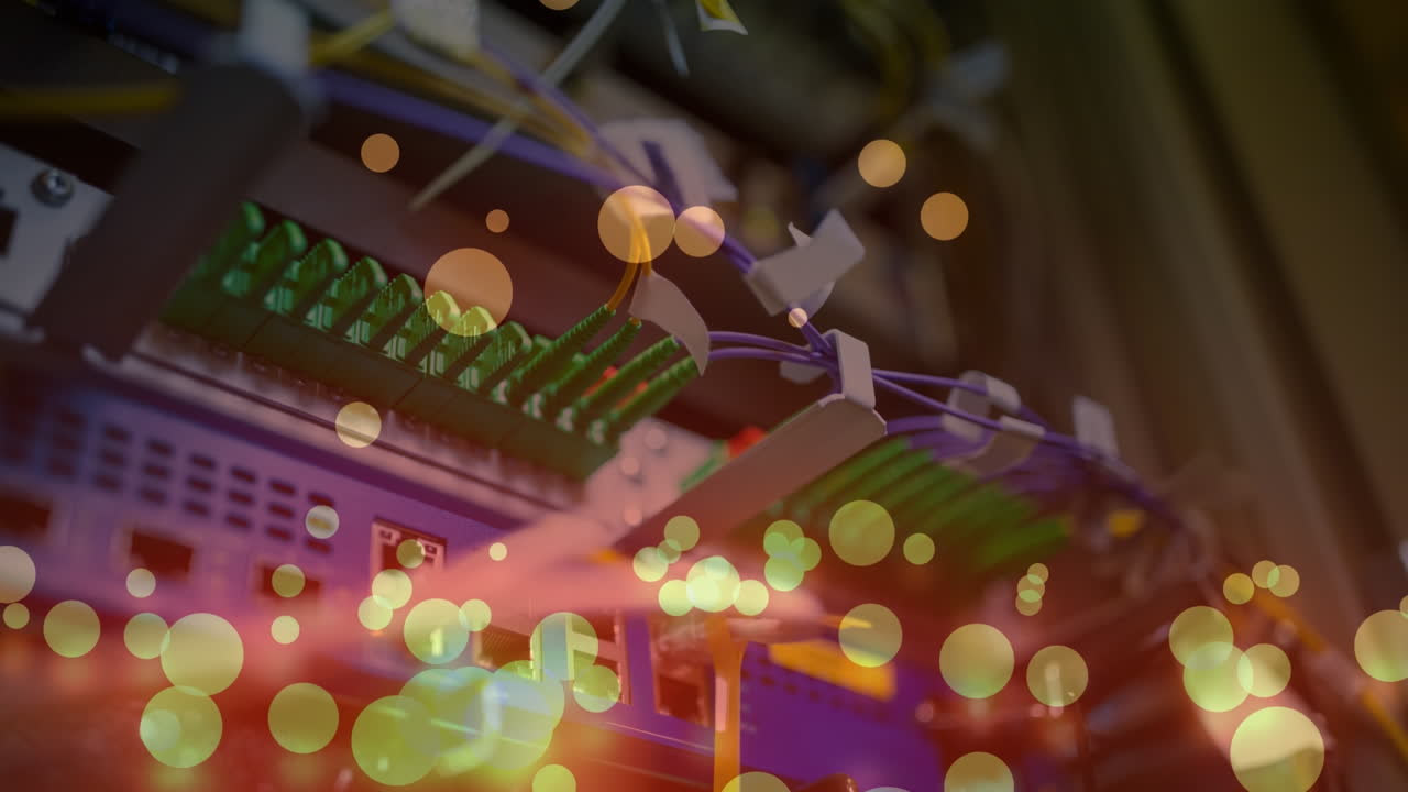 컴퓨터 전선 위에 떠다니는 불과 점들의 애니메이션