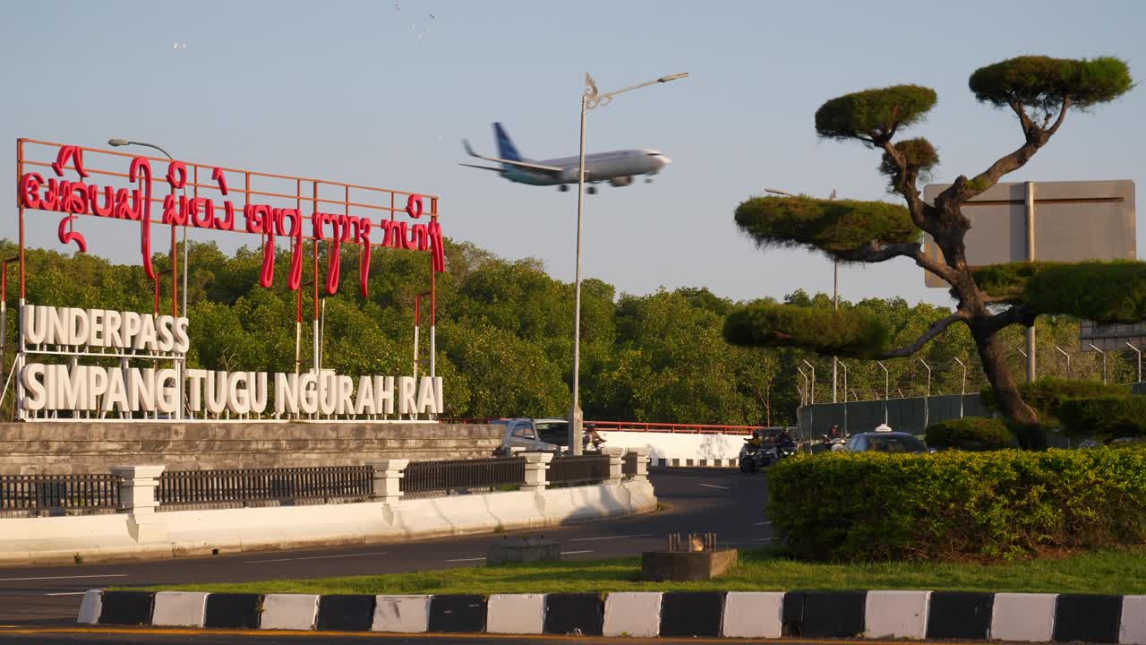 바리 섬 공항 지역 교통 거리 서클 느린 동영상 파노라마 4k 인도네시아