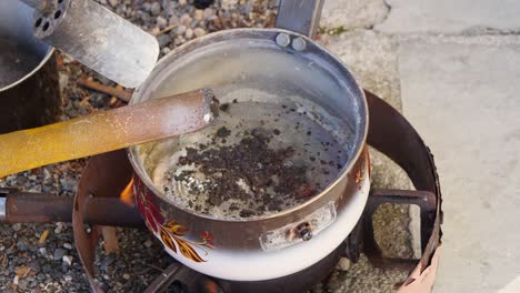 Dripping-lead-in-bowl