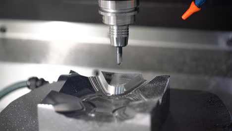 máquina de fresado cnc para el trabajo de metales.