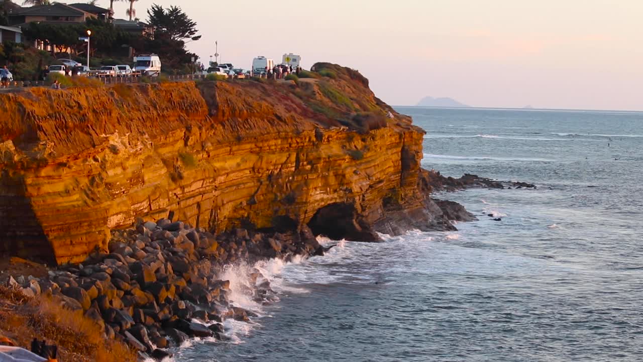 슬로우 모션의 일몰 절벽