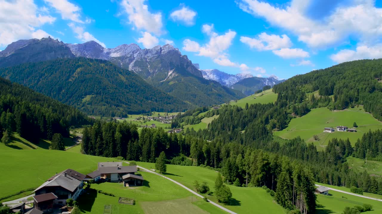 vista panorámica del hermoso paisaje de los alpes