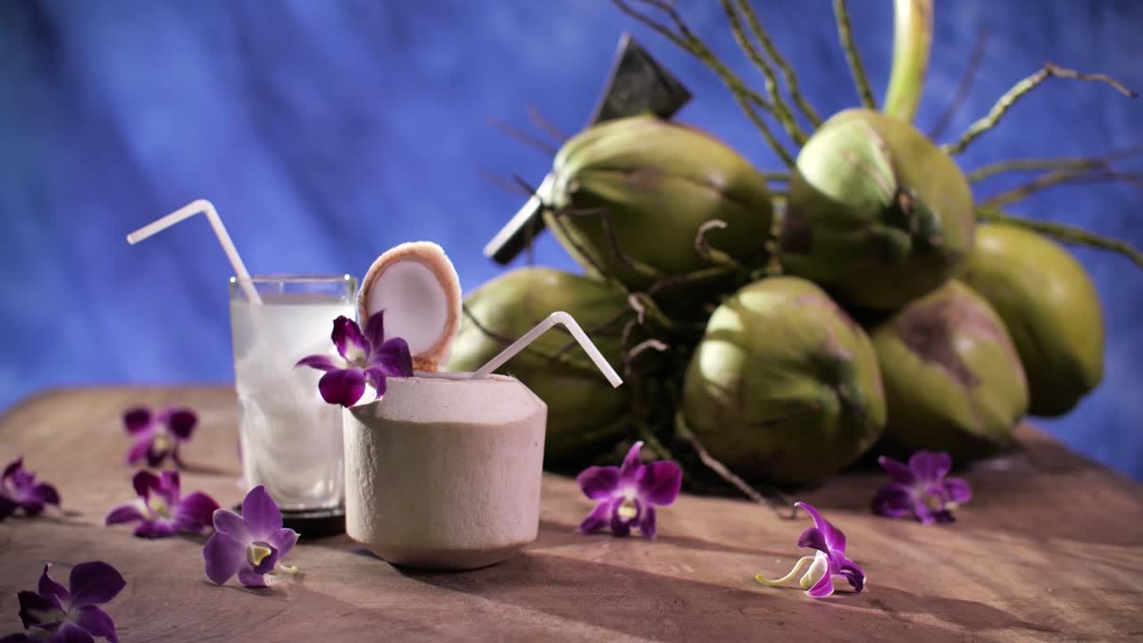 Succo di cocco fresco con polpa, primo piano