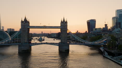 tower bridge sunset view in london