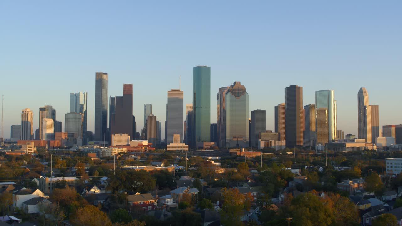 텍사스 주 휴스턴 시내와 그 주변 지역의 광각 드론 뷰