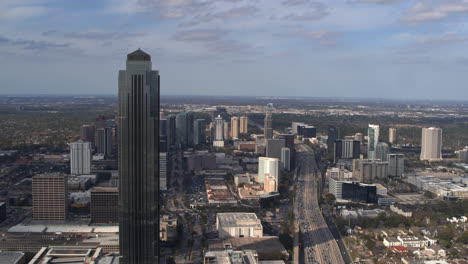 Vista-De-Drones-En-4k-De-La-Torre-Williams-Y-El-área-Del-Centro-Comercial-Galleria-En-Houston