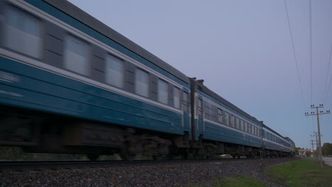 Train-passing-by-in-the-countryside