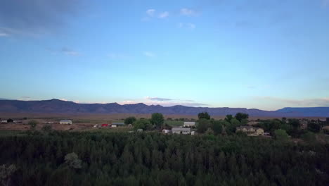 Rising-shot,-large-tree-in-the-foreground-view-gives-way-to-Grand-valley-and-Book-Cliffs,-mountains-in-the-distance