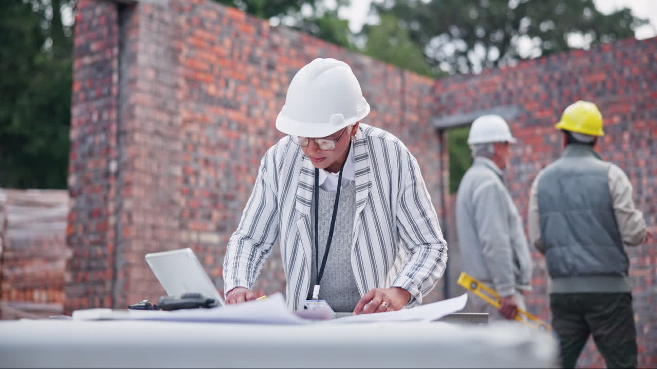 inspección del sitio de construcción