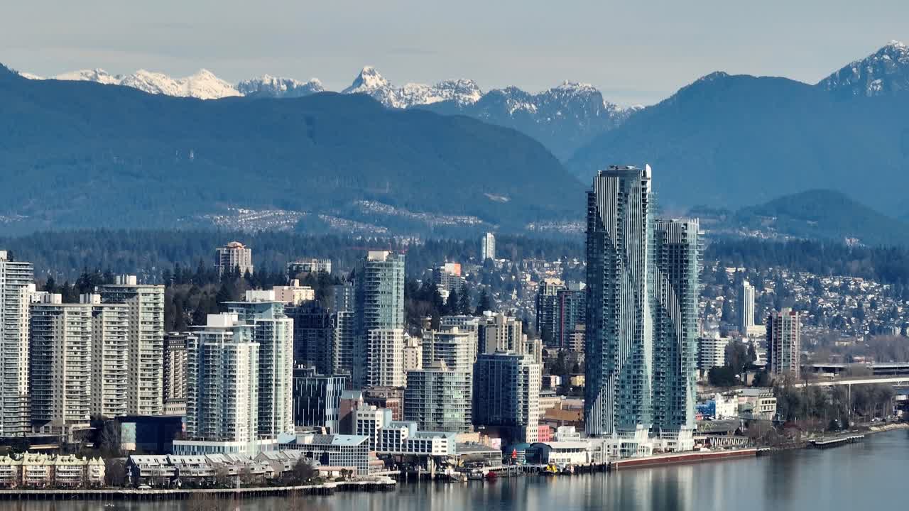 Lungomare di New Westminster nella Columbia Britannica, Canada - Progetto Pier West sul fiume Fraser. Ripresa aerea
