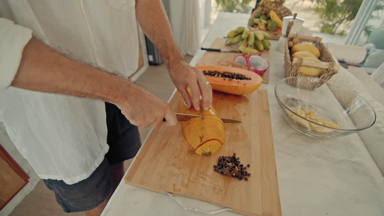 Man cutting papaya