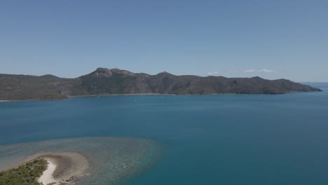 Vista-Panorámica-De-La-Isla-De-Whitsunday-Desde-La-Isla-De-Langford-En-Verano-En-Queensland,-Australia