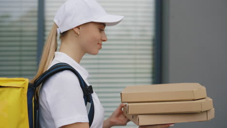 el repartidor de pizzas.