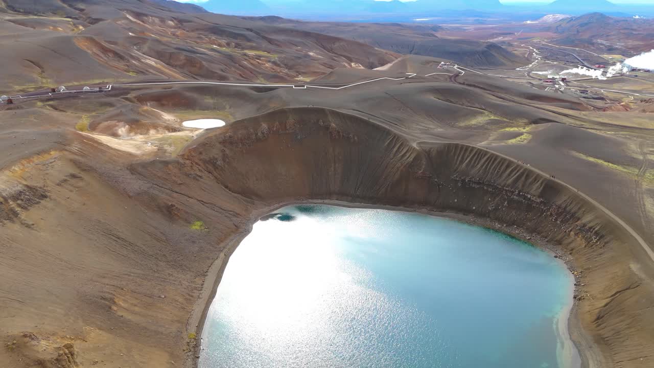 아이슬란드 의 크라플라 비티 에 있는 투르코이즈색 물 의 공중 촬영