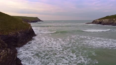 Drohnen-Meereslandschaft-In-Cornwall-Polly-Joke-Zeigt-Landschaft-Und-Küste-Bei-Sonnenuntergang