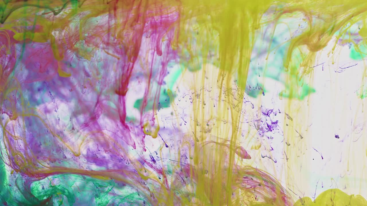 abstracto orgánico hipnótico tinta fractal pintura de colores se extiende en el agua