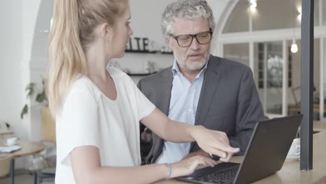 startup manager presenting project to investor