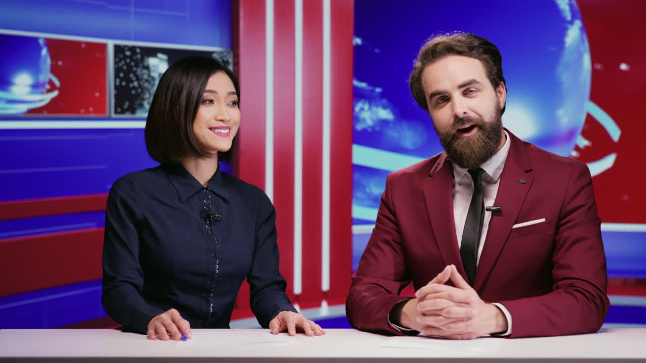 다양한 기자들이 아침 쇼를 진행합니다.