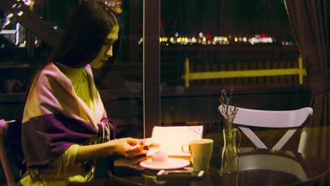 woman drawing in a night cafe