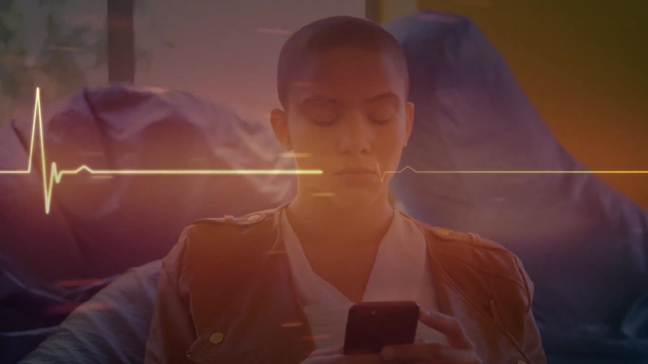 animación de la línea de vida sobre las mujeres que usan teléfonos inteligentes