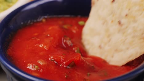 patatas fritas y salsa