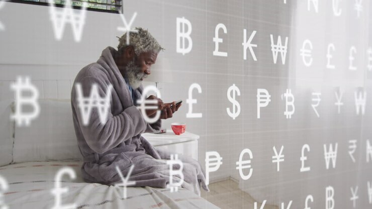 Animazione di simboli di valuta, uomo afroamericano anziano seduto sul letto e che usa il cellulare