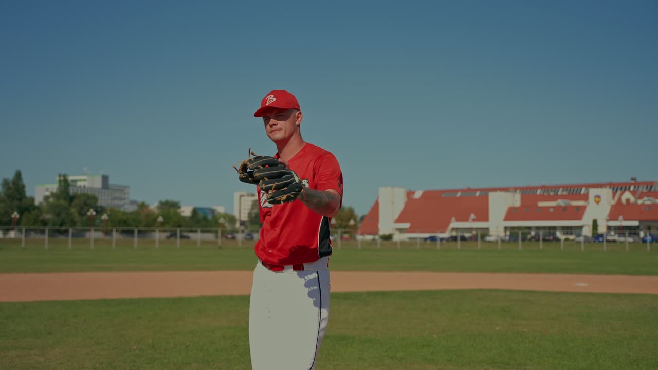Lanciatore di baseball sul campo