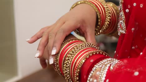 hand,-person,-wedding,-elegant,-fashion,-putting-bangle,-girls