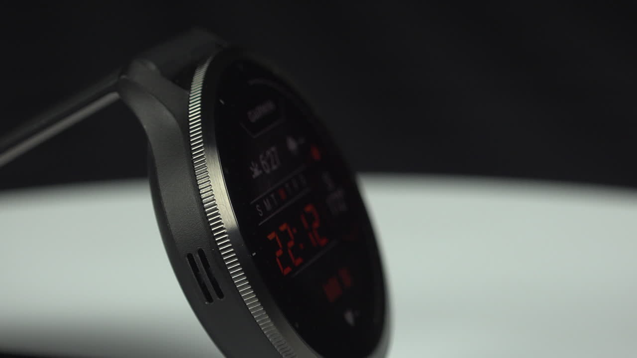 близкий вид garmin venue 3 на вращающемся столе