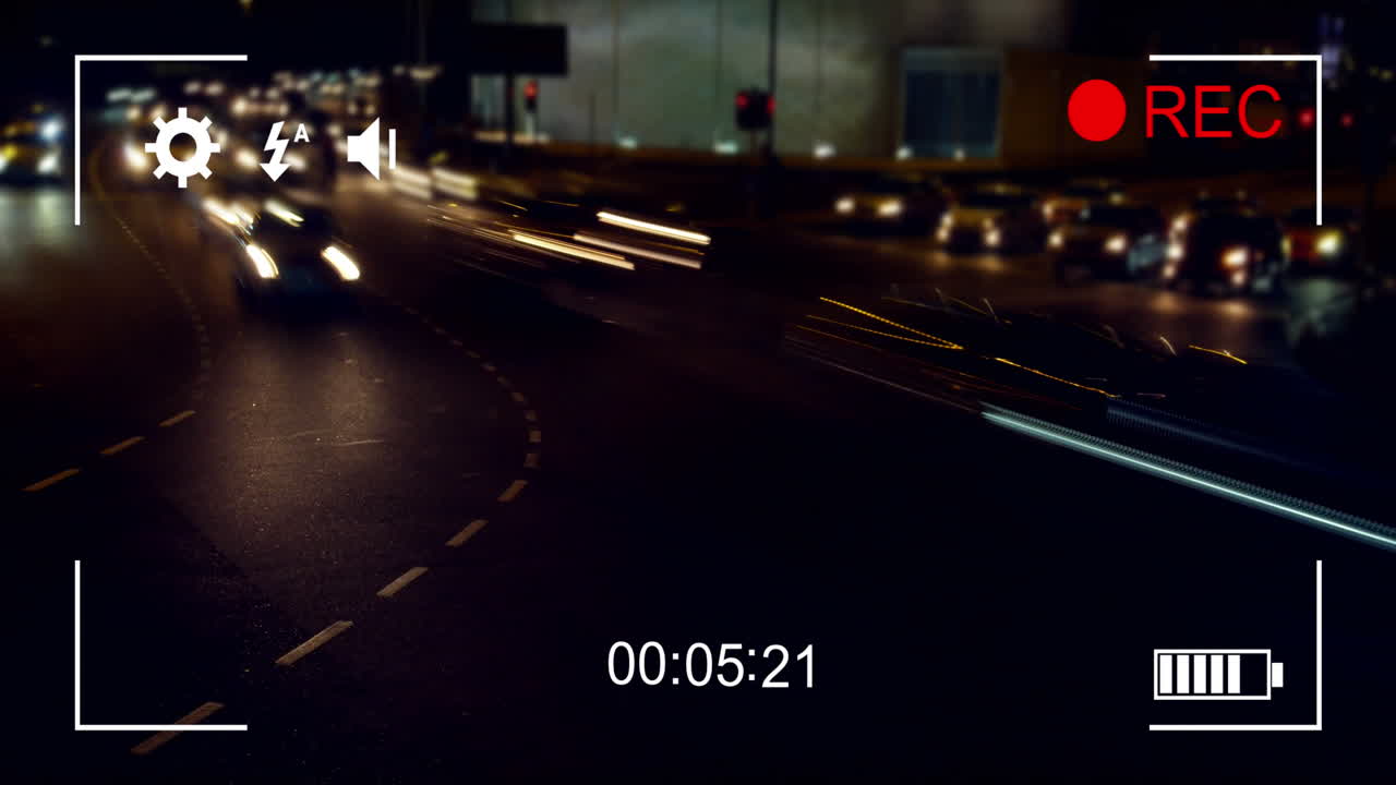 디지털 카메라 4k로 밤 교통을 빠른 동작으로 촬영