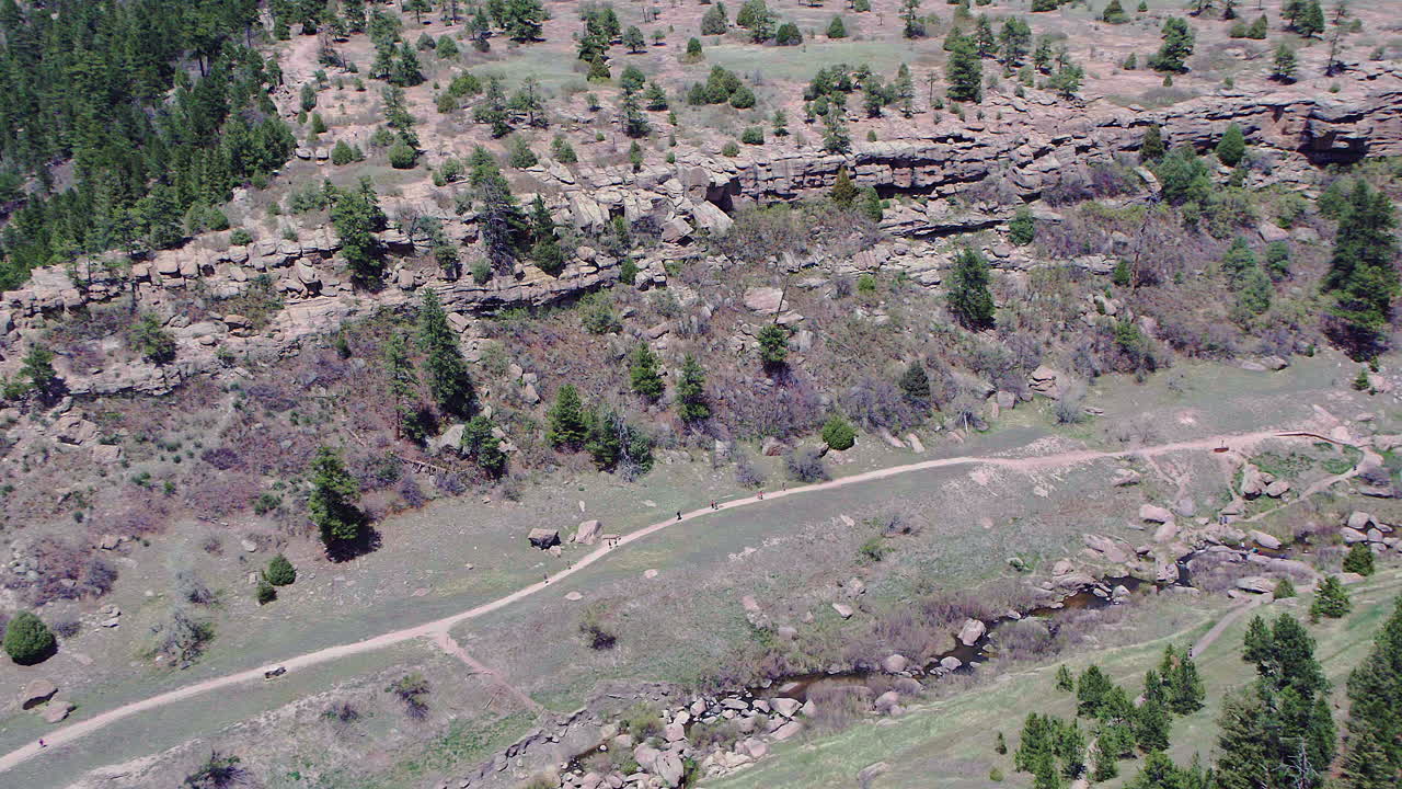 vistas aéreas del parque estatal castlewood canyon y las ruinas de la presa castlewood en colorado